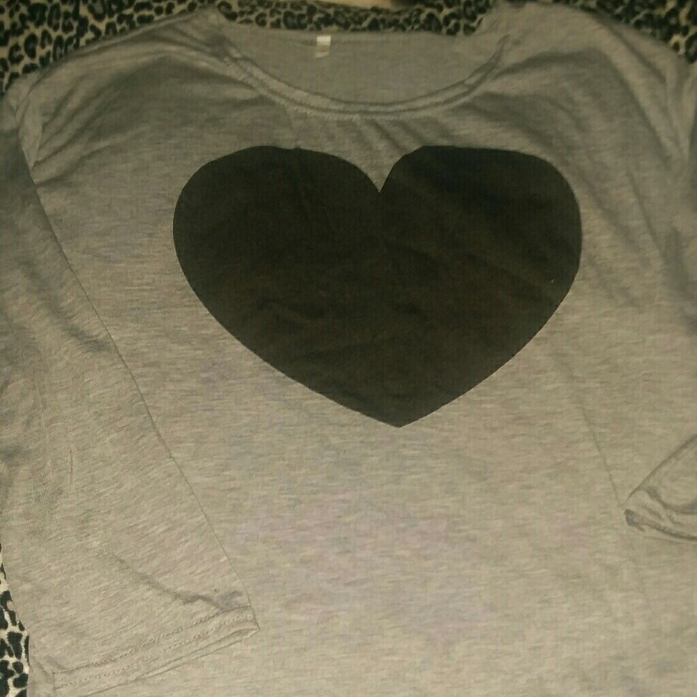 ❤ Grey shirt wth a black.heart on the front ❤